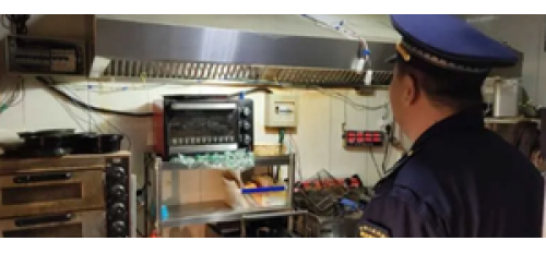 廣杰GOJEK：石拐區(qū)城市管理綜合執(zhí)法局 加大餐飲服務(wù)單位油煙治理力度 規(guī)范油煙排放