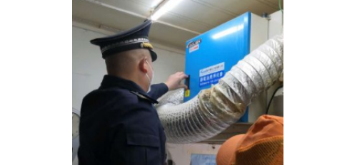 廣杰GOJEK：蘭山區(qū)多數(shù)餐飲商戶安裝并使用油煙凈化器，為居民營造良好的生活環(huán)境！